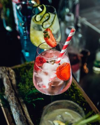 Neboj sa farieb, chutí ani kontrastov a namiešaj si jeseň podľa seba.🍹🍸 V pohári to môže vyzerať ako babie leto, aj keď...